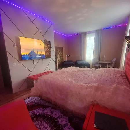 Sultan By Les De Venus Love hotel *